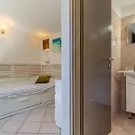 Front In With Sauna 펜션 프레멘투라