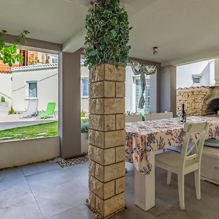 Hébergement de vacances Gorgeous In With Sauna Premantura